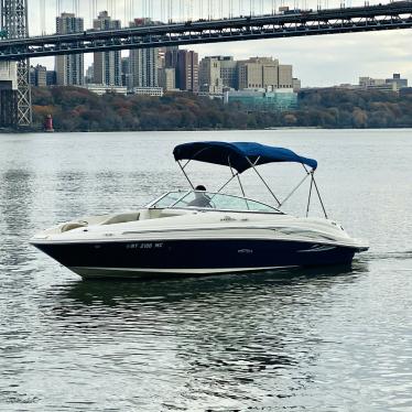 2006 Sea Ray sundeck 220