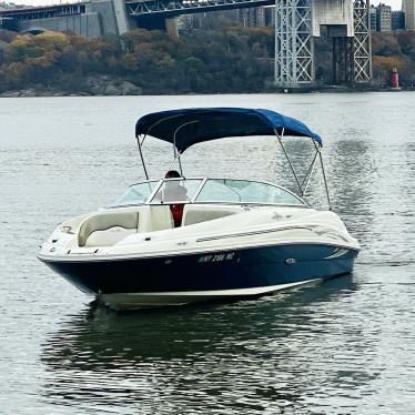 2006 Sea Ray sundeck 220