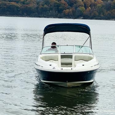 2006 Sea Ray sundeck 220