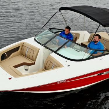 2017 Sea Ray 220 sdx