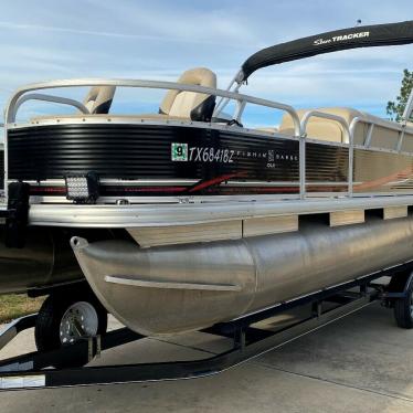 2013 Sun Tracker fishing barge 24 dlx