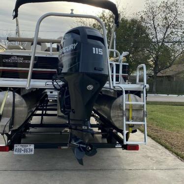 2013 Sun Tracker fishing barge 24 dlx