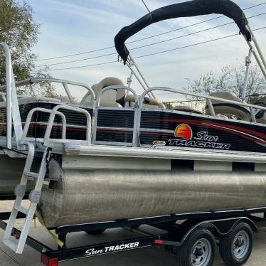 2013 Sun Tracker fishing barge 24 dlx