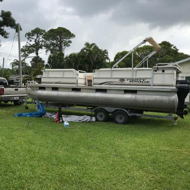 2001 Tracker tracker party barge