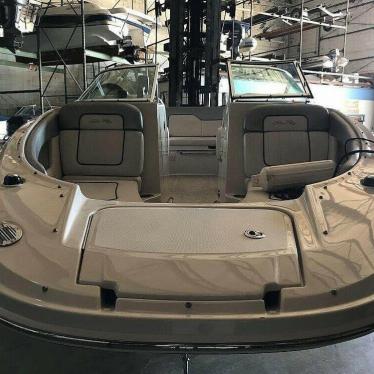 2010 Sea Ray 220 sundeck