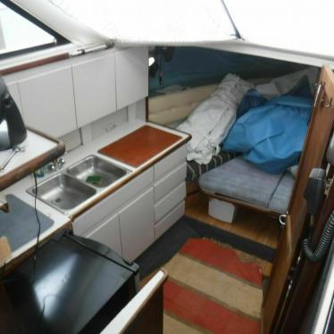 1991 Carver 28 aft cabin