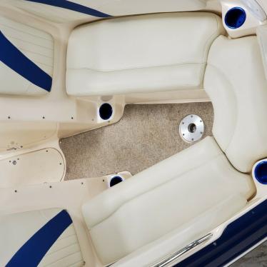 2005 Rinker 26 bowrider