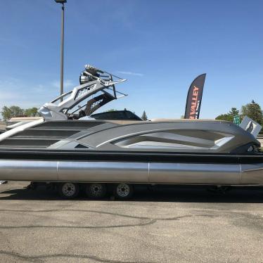 2019 Bennington 25 qx sport with 300! huge marine clearance sale!