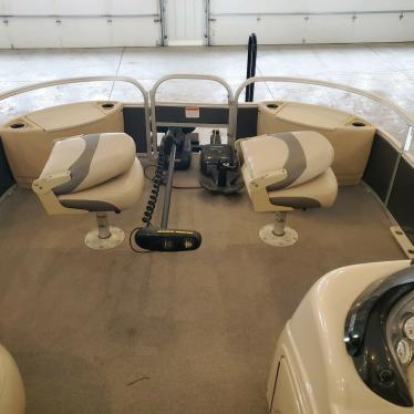 2016 Sun Tracker fishin 22 barge dlx xp3