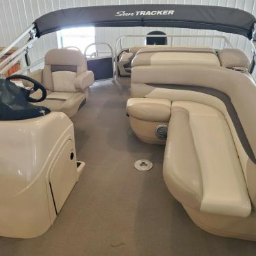 2016 Sun Tracker fishin 22 barge dlx xp3