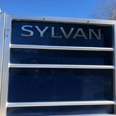 2018 Sylvan 8522