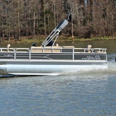 2017 Sun Tracker fishin barge xp3