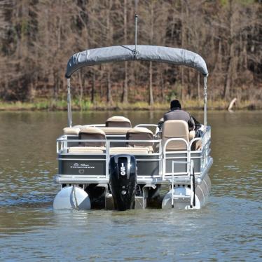 2017 Sun Tracker fishin barge xp3