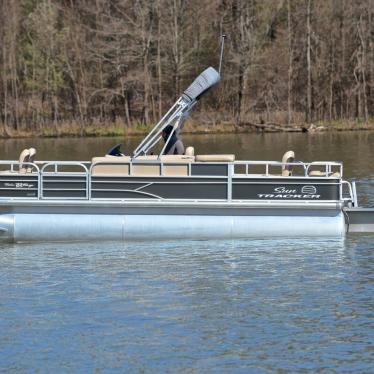 2017 Sun Tracker fishin barge xp3