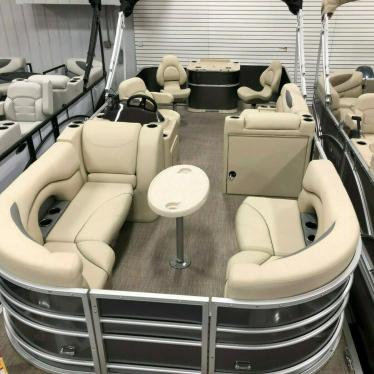 2019 Sylvan mirage 822 party fish