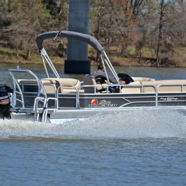 2016 Sun Tracker party barge 20