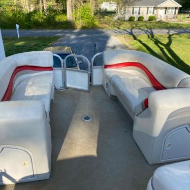 2005 Sun Tracker partybarge