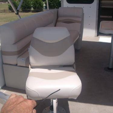 2002 Sun Tracker 32 foot partycruiser