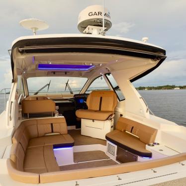 2017 Sea Ray 350 sundancer sport coupe