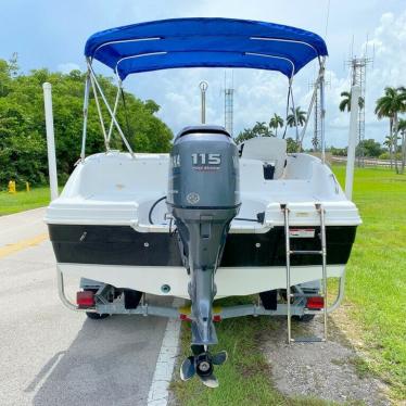 2011 Hurricane sundeck sport 188