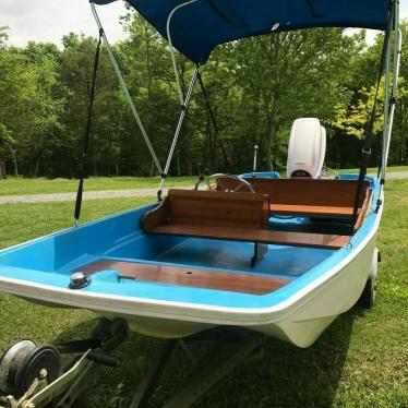 1960 Boston Whaler open boat