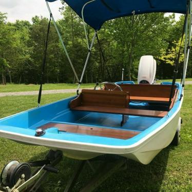 1960 Boston Whaler open boat