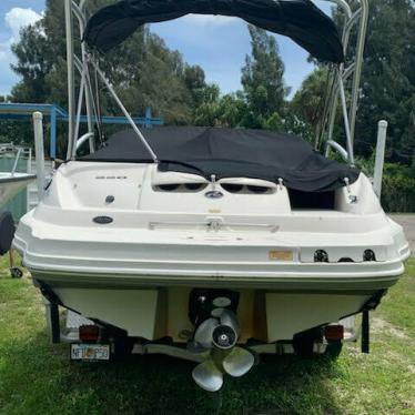 2006 Sea Ray sundeck 220