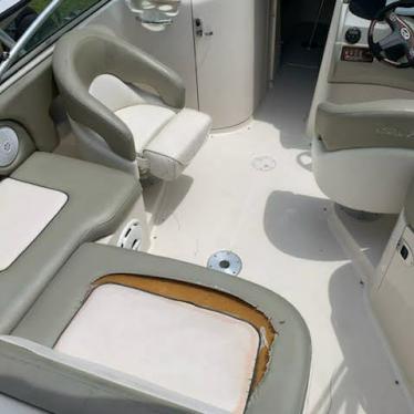 2006 Sea Ray sundeck 220