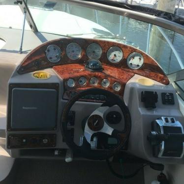 2005 Rinker 320 fiesta vee