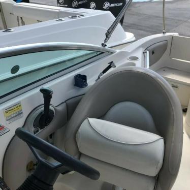 2004 Sea Ray sundeck 220