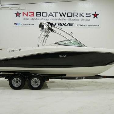 2012 Sea Ray 230 slx