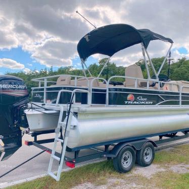 2019 Sun Tracker fishin' barge 20 dlx