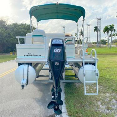 2010 Sun Tracker fishin barge 21