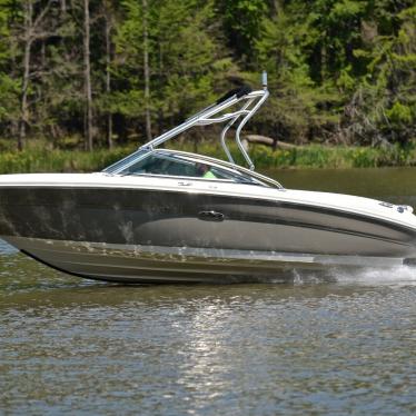 2005 Sea Ray 220 select