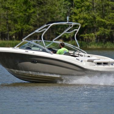 2005 Sea Ray 220 select