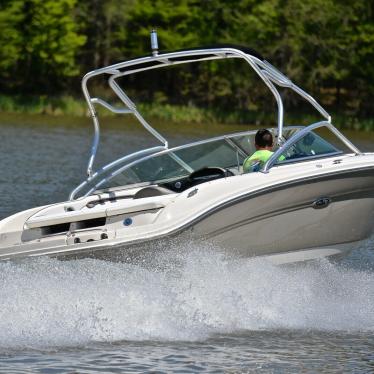 2005 Sea Ray 220 select