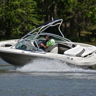 2005 Sea Ray 220 select