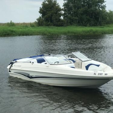 2007 Larson bowrider sport