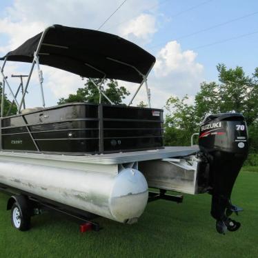 2015 Crestliner 230 classic pontoon