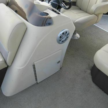 2015 Crestliner 230 classic pontoon