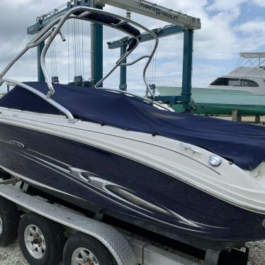 2005 Sea Ray 220 select