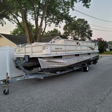 Crest Pontoon Boat 2002 for sale for $100 - Boats-from-USA.com