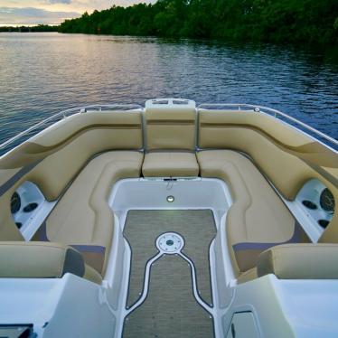 2015 Hurricane sundeck 2486