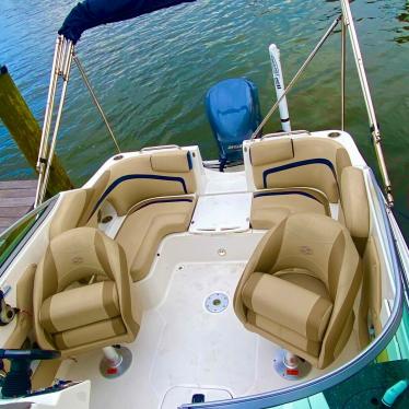 2015 Hurricane 2486 sun deck