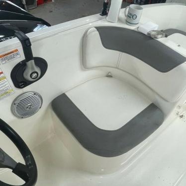 2016 Bayliner element e16