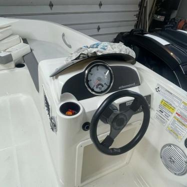 2016 Bayliner element e16