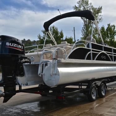 HAMPTON 2485 TRITOON ...175 HP... LOADED... ONLY 46 HOURS 2016 for sale ...