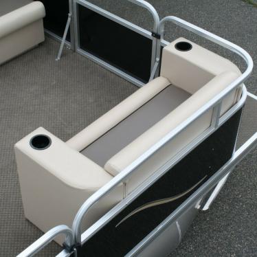 New 20 Ft Pontoon Boat With 40 Hp Motor And Trailer ---New 2021 for ...