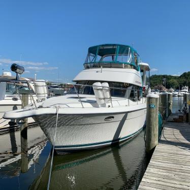 1994 Carver 350 aft cabin