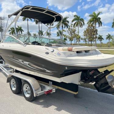 2004 Sea Ray 200 sundeck! only 200 hours!